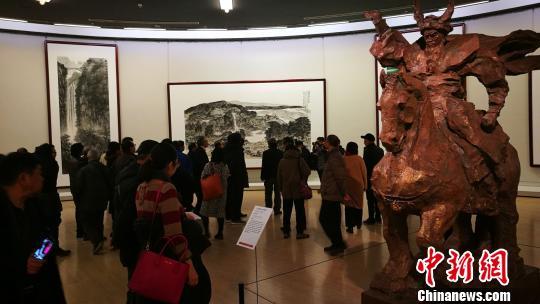 ��ʹ��ݴ����黭��Ʒչ���й�������չ��