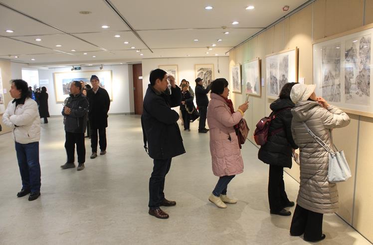 ���ֳλ����й��黭����ѧ������չ�ھ���Ļ