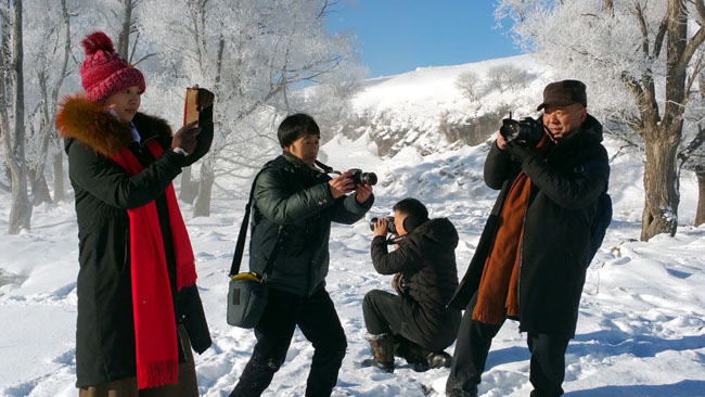 冰雪画派在阿尔山写生采风