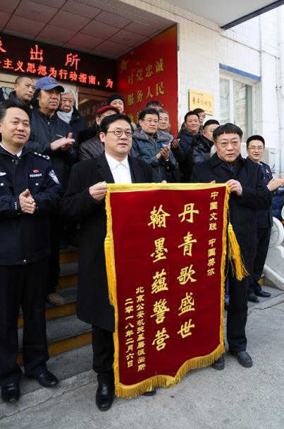 美术家慰问北京市公安局府右街派出所为英模造像