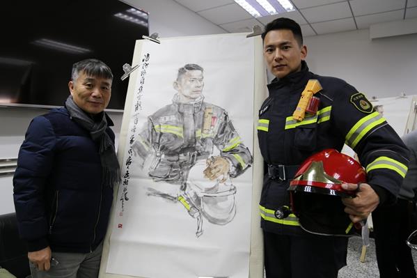 美术家慰问北京市公安局府右街派出所为英模造像