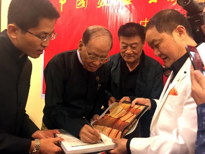 ���������ϣ������Ѻ�Э����ϯ��ʢ�°���ԭ���פ����ʹ������������Ļ�����ʹ������ǿ������һ���ڼ������޹�˾��ʼ�ˡ����¾���ϯ�������໥ǩ������