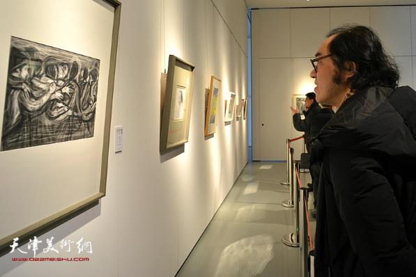 2018�й��ߵ�����ԺУ��ʦֽ���滭չ��Ļ