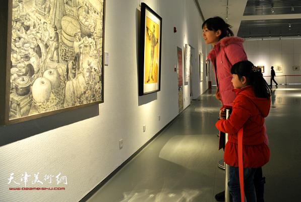 2018�й��ߵ�����ԺУ��ʦֽ���滭չ��Ļ