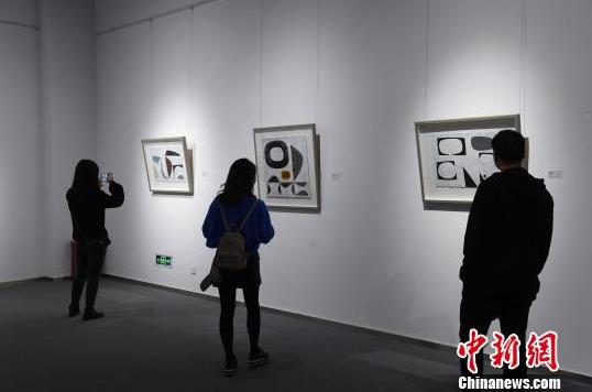 ������ʿ�ܡ���������Ļ ��������������չ�׵��й�