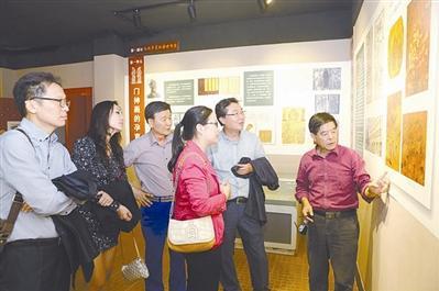 ���Ŵ������κ��֣���һ���ӣ��ͻ����ľ���껭