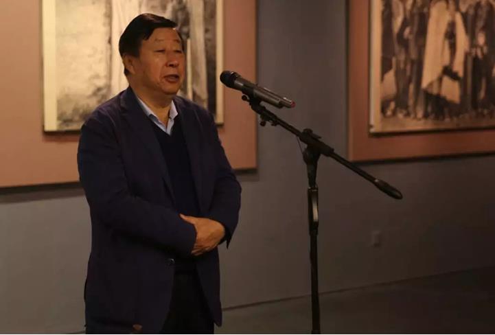 ���Ķ��С��������滭����չ�ھ���Ļ