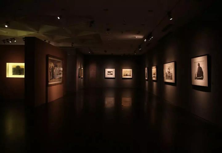 ���Ķ��С��������滭����չ�ھ���Ļ