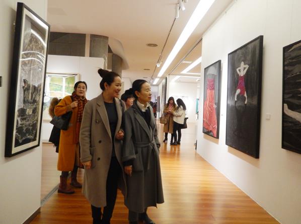 ����•�� ��2018�й�����Ů�������о�չ���ھ��ٰ�