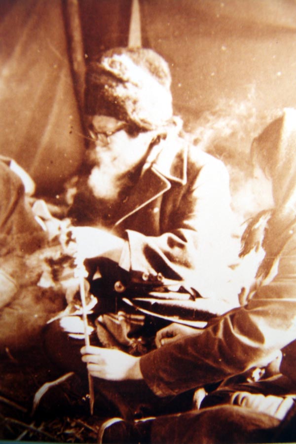 1972年于志学在大兴安岭北坡鄂温克人的撮罗子