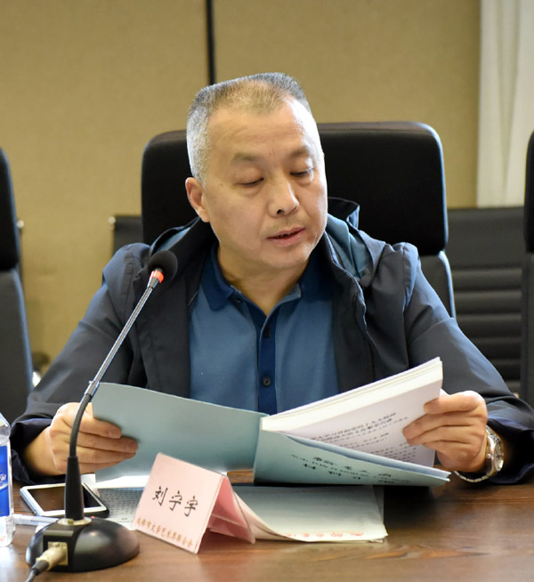 成都市书协副主席刘宁宇宣读《成都市书协主席团对口联系各(区)市县书协及行业书协名册