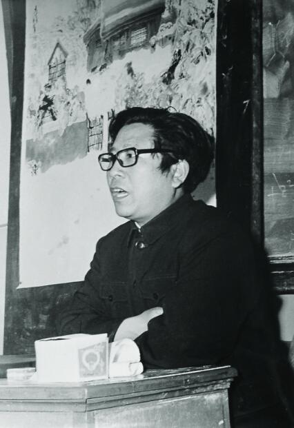 1981年于志学在黑龙江省肇东冰雪画学习班上讲课