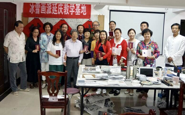 导师于志学与学员在结业式上