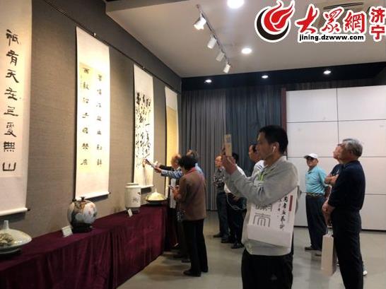 ����̫���黭��������չ�ڼ����п�Ļ