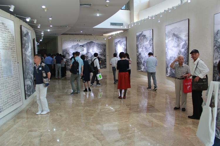 �������껭�ҡ���������������񡱴����ɹ��㱨չ