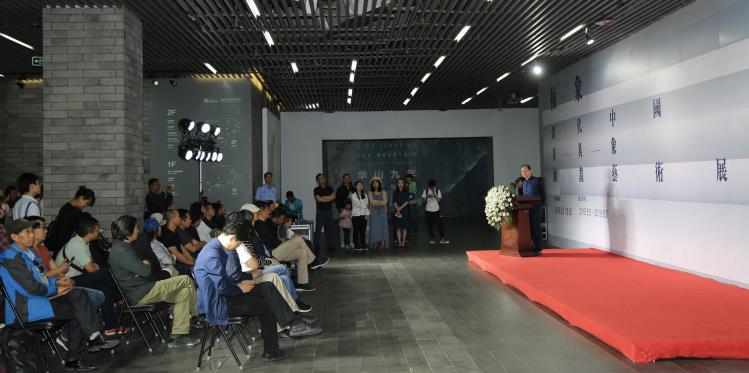 ���й����񣺵��Ľ��й��ͻ�չ������չ��������Ѳչ��Ļ