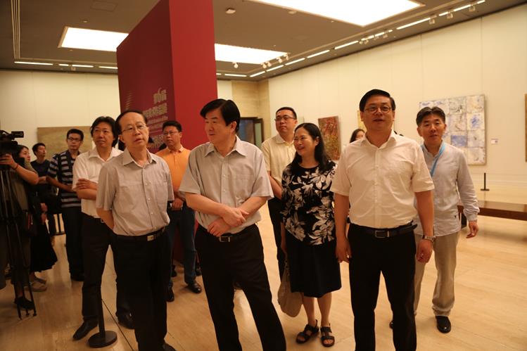 ��������ȫ������������Ʒչ�����ھ���Ļ