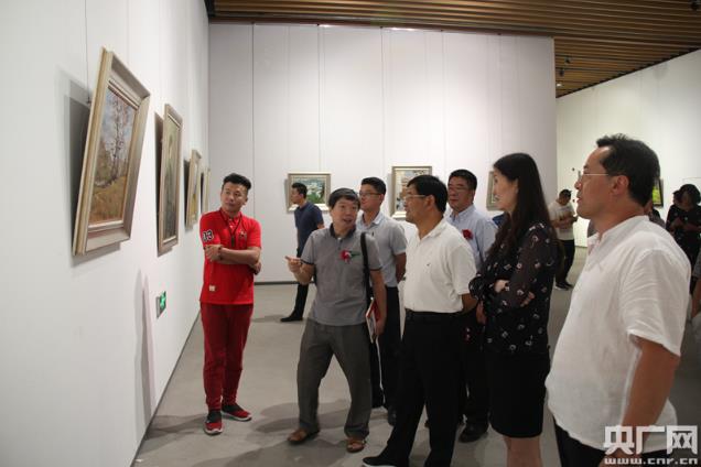 “情系涅瓦”留俄归国艺术家美术作品展在青岛开幕