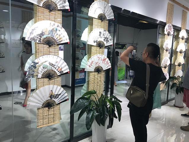 ���ط纲�ϡ� �����黭��Ʒ����չ