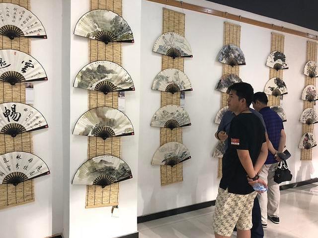 ���ط纲�ϡ� �����黭��Ʒ����չ