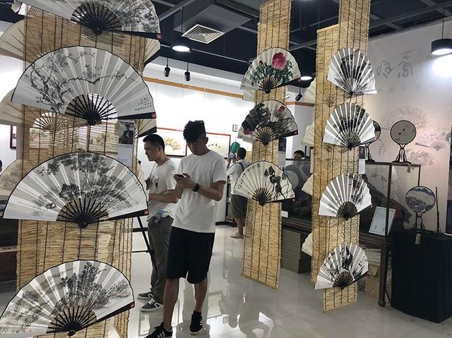 ���ط纲�ϡ� �����黭��Ʒ����չ