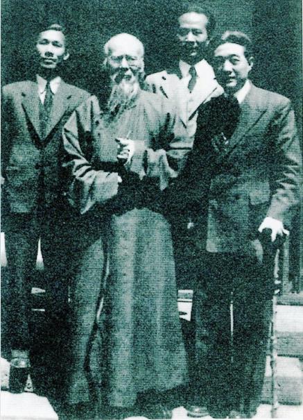 中美协举办“不忘初心,重温入党志愿书”主题党日活动