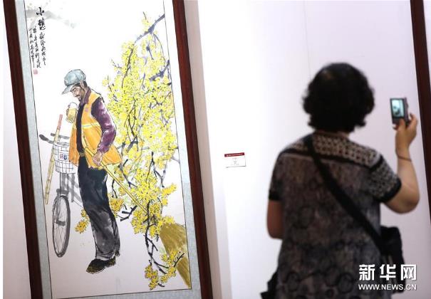 �����챱����ѧ����Ʒչʾ�ῪĻ