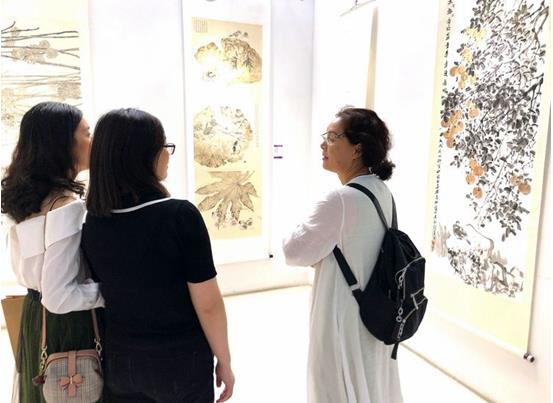 �׽쳤����Ů���黭��Ʒչ�����㽭����