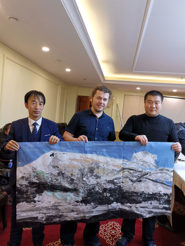 俄罗斯艺术家与画派画家交流合影