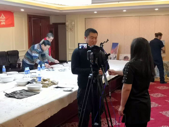 加宏杰接受媒体采访