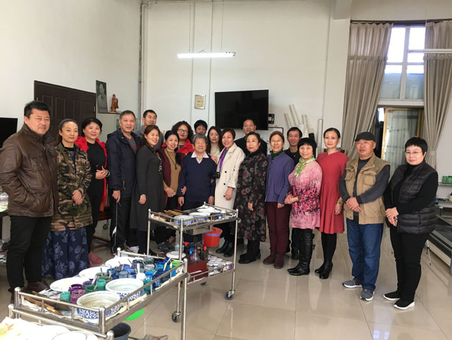 在导师画室与导师交流