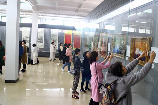 佛山市女文艺家协会第五届“艺术成果 巾帼芳华”陶艺书画展