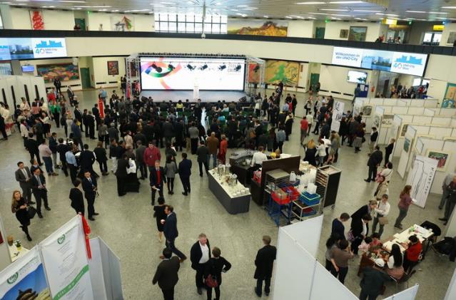 荣宝斋当代中国书名家书画展亮相维也纳