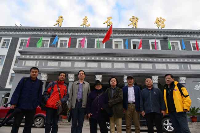 4-2016年冰雪画派在牙克石宾馆小憩后准备乘车前往金河 卢平摄 IMG_9325.JPG 4-2016年冰雪画派在牙克石宾馆小憩后准备乘车前往金河 卢平摄 IMG_9325.JPG