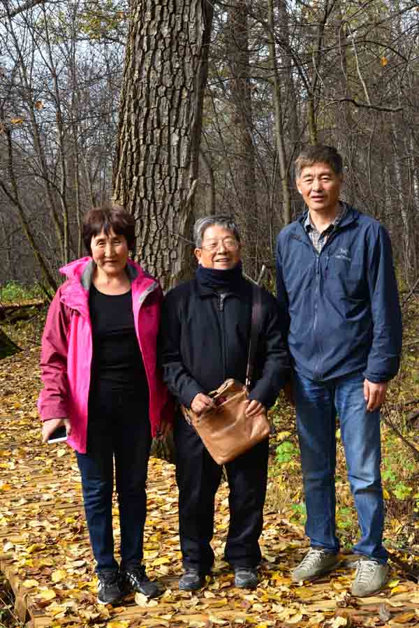 于志学与胡金贵和得可沙重游当年和拉吉米打猎的汗马原始森林 卢平摄 IMG_0040.JPG 于志学与胡金贵和得可沙重游当年和拉吉米打猎的汗马原始森林 卢平摄 IMG_0040.JPG