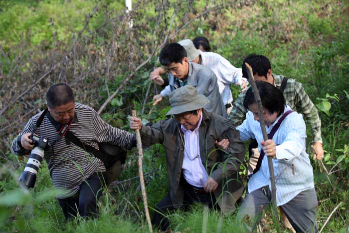 2013年于志学率弟子在漠河二十九站写生 卢平摄IMG_8998.JPG 2013年于志学率弟子在漠河二十九站写生 卢平摄IMG_8998.JPG