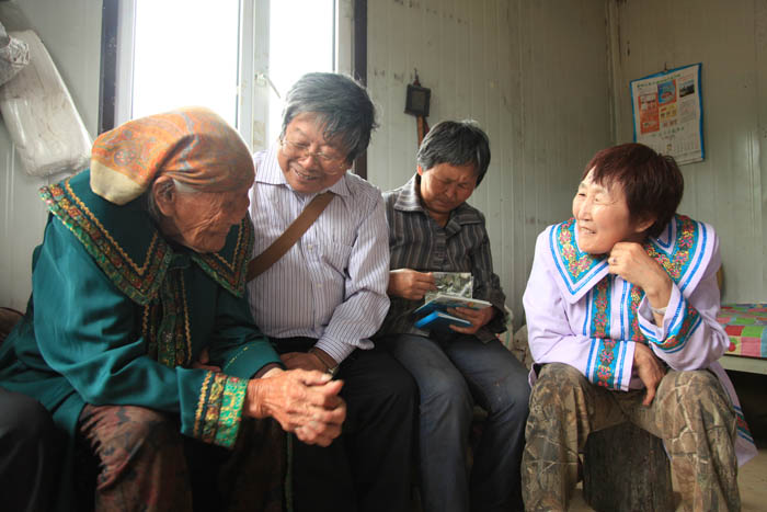 2013年于志学来到大兴安岭西麓阿龙山探望玛丽亚索老人 卢平摄IMG_0632.JPG 2013年于志学来到大兴安岭西麓阿龙山探望玛丽亚索老人 卢平摄IMG_0632.JPG