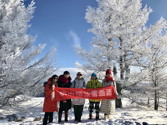 10-冰雪画派在白朗峰顶采风2019_12_18_10_34_IMG_6388.jpg 10-冰雪画派在白朗峰顶采风2019_12_18_10_34_IMG_6388.jpg