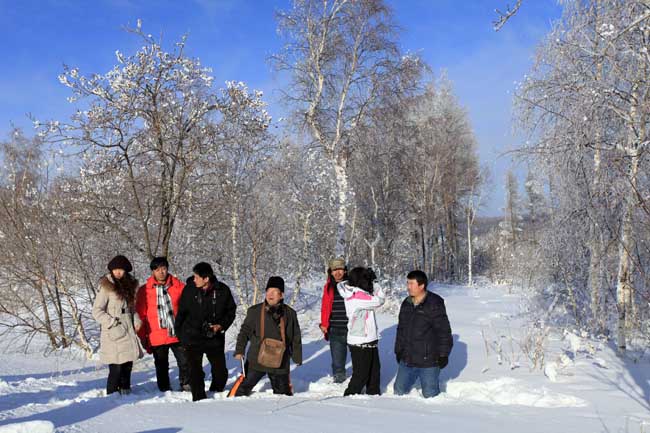 12-于志学率弟子在大兴安岭写生_MG_5128.JPG 12-于志学率弟子在大兴安岭写生_MG_5128.JPG