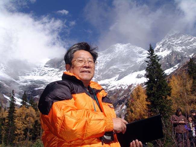 18-2006年于志学在四川甘孜写生.JPG 18-2006年于志学在四川甘孜写生.JPG