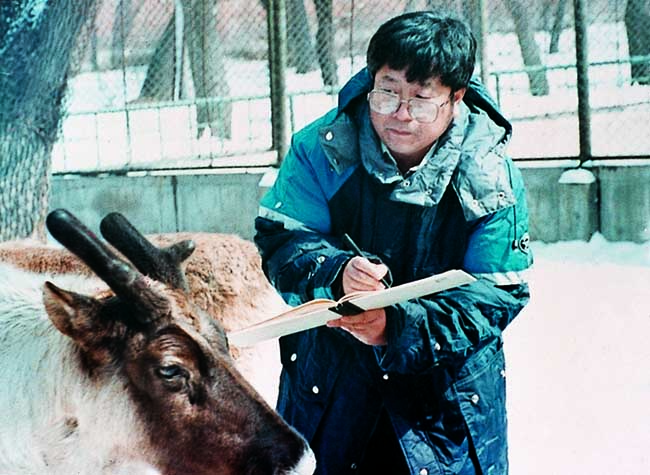 1996年于志学在长白山写生.JPG 1996年于志学在长白山写生.JPG