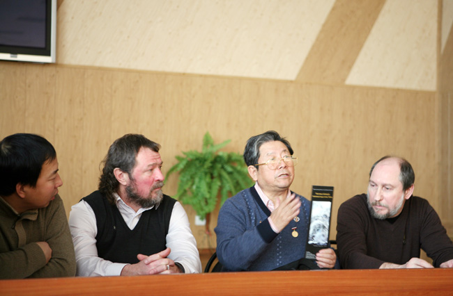 8-于志学在座谈会上介绍冰雪山水画审美内涵.JPG 8-于志学在座谈会上介绍冰雪山水画审美内涵.JPG