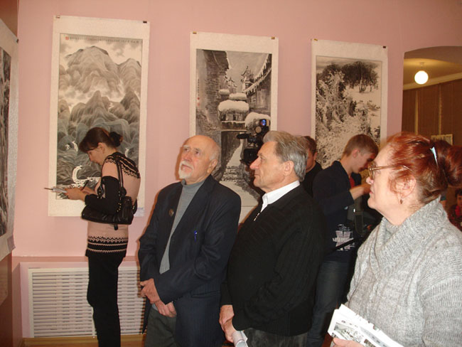 11-俄罗斯艺术家参观冰雪情――2009中俄冰雪绘画艺术交流展”姜伟琦摄DSC030.JPG 11-俄罗斯艺术家参观冰雪情――2009中俄冰雪绘画艺术交流展”姜伟琦摄DSC030.JPG