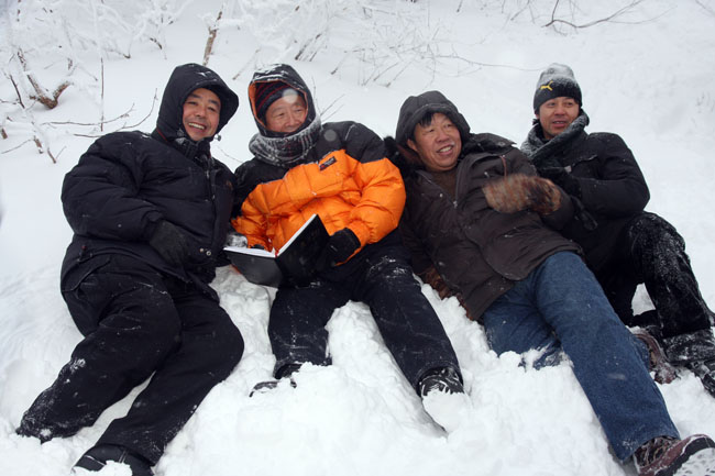 1-和导师于志学在哈尔滨亚布力冰雪写生.JPG 1-和导师于志学在哈尔滨亚布力冰雪写生.JPG