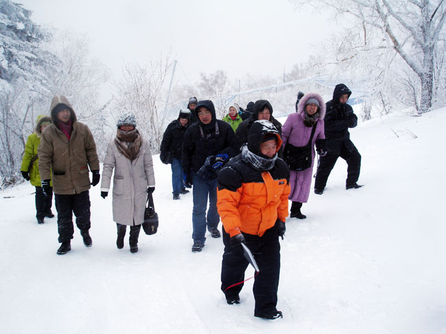 2-导师于志学带领同学冰雪写生DSC317.JPG 2-导师于志学带领同学冰雪写生DSC317.JPG