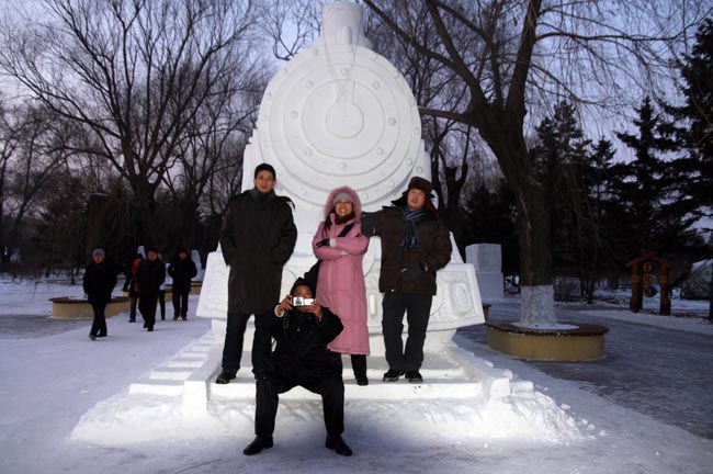 4-和同学在哈尔滨太阳岛雪博会IMG_2440.JPG 4-和同学在哈尔滨太阳岛雪博会IMG_2440.JPG