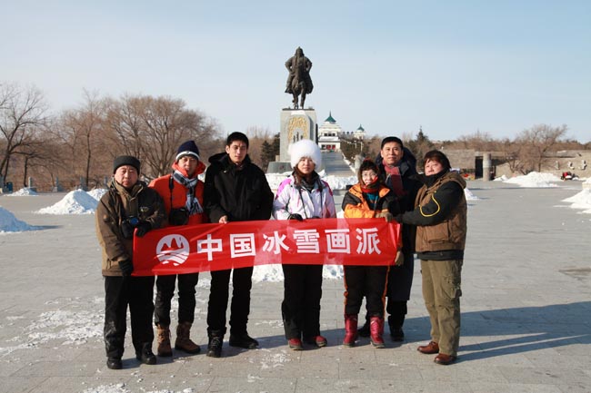 2-在成吉思汗雕像前IMG_2429.JPG 2-在成吉思汗雕像前IMG_2429.JPG