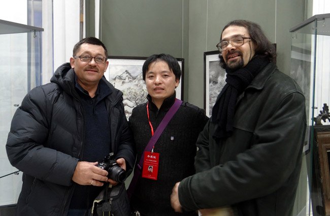 刘坤与俄罗斯艺术家交流.jpg 刘坤与俄罗斯艺术家交流.jpg