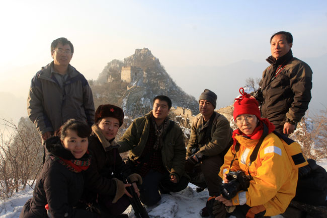 3-与摄影家们在箭扣合影IMG_6329.JPG 3-与摄影家们在箭扣合影IMG_6329.JPG