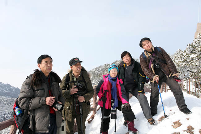 5-冰雪画派在黄山光明顶 IMG_0850.JPG 5-冰雪画派在黄山光明顶 IMG_0850.JPG